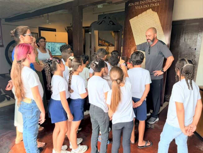 api-modulos/fotos/img/galeria_cat_culturais_490/490/13927/VISITA GUIADA POR GUSTAVO, ESCOLA MUNICIPAL ELVIRA XAVIER DE MELO, PROF. KELEN, 30.09.2026 (7).jpg